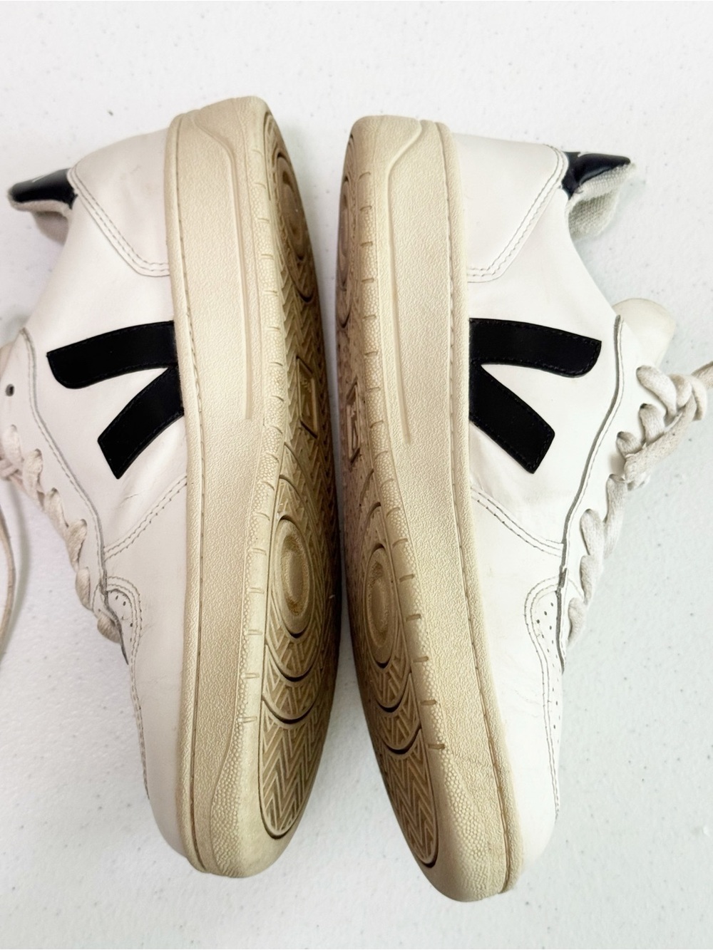 Veja V-10 Leather White Black Sneaker 7 - Picture 12 of 16
